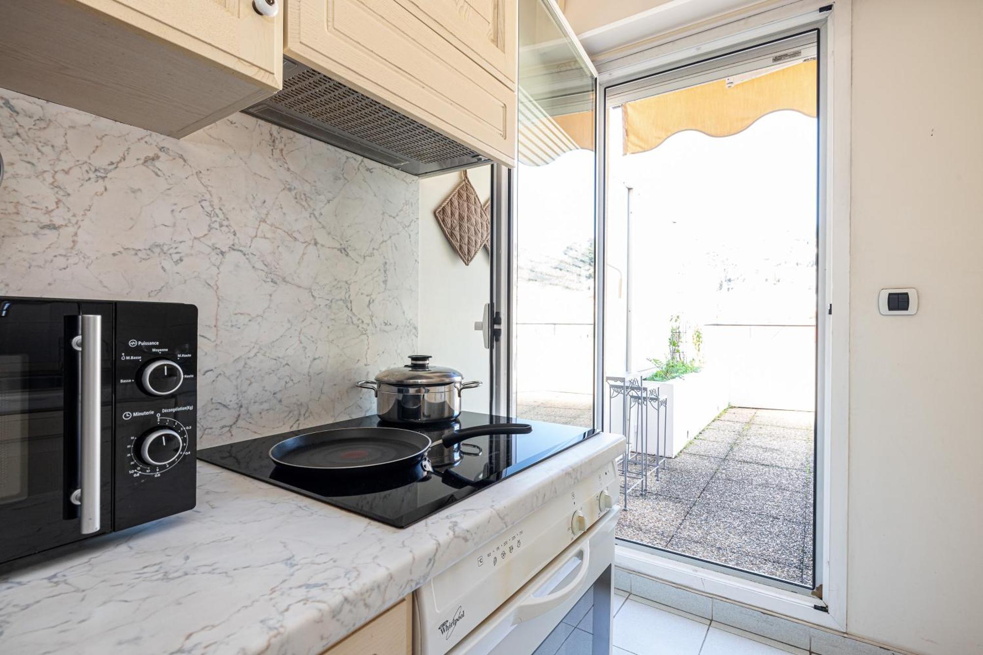 Victoria Bergamote Attic - Happy Rentals Menton Ngoại thất bức ảnh
