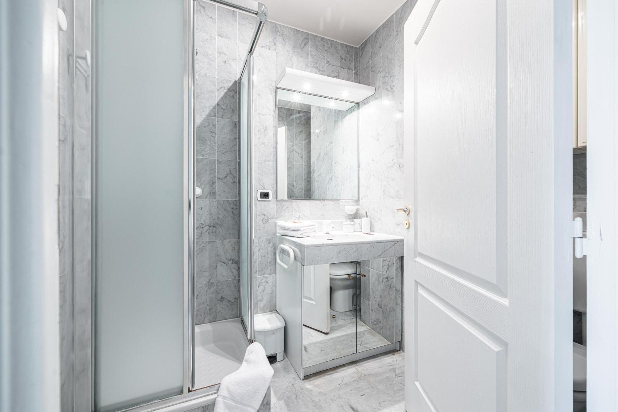 Victoria Bergamote Attic - Happy Rentals Menton Ngoại thất bức ảnh